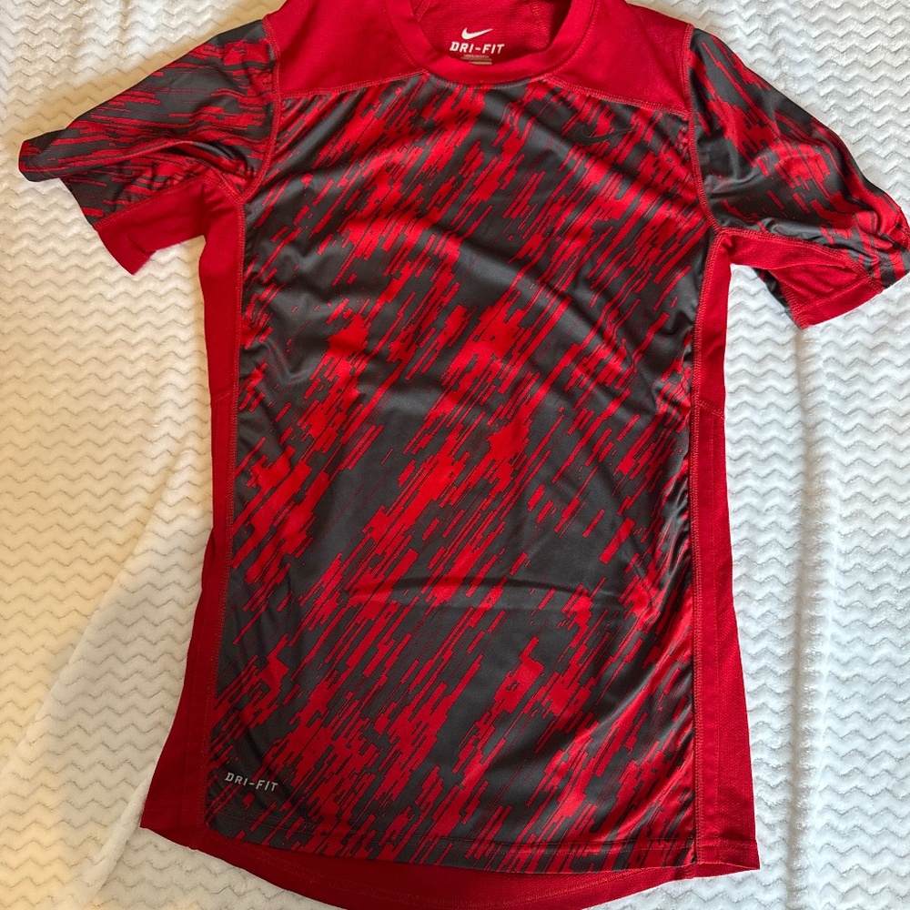 Men’s small Dri fit Red